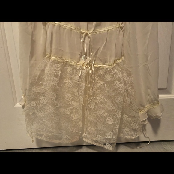 NEW Elegant Sheer Lace Top - Picture 4 of 9